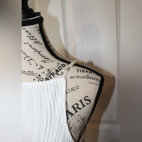 Commense
Medium
Bodycon Pearl Strap - Picture 2 of 4